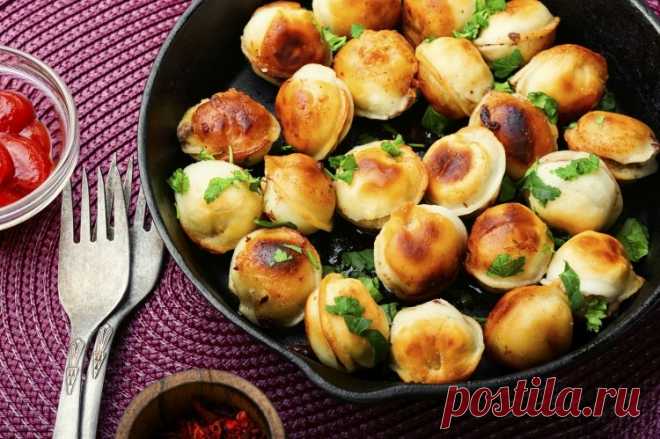 Жареные пельмени на сковороде: 20 очень вкусных рецептов  жареные пельмени на сковороде.