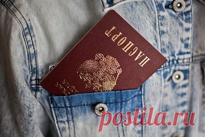 Сенаторы предложили лишать приобретенного гражданства России за сдачу в плен. Сенаторы Андрей Клишас, Григорий Карасин и Виктор Бондарев, а также вице-спикер Совфеда Андрей Яцкин внесли в Госдуму поправки к принятому в первом чтении президентскому законопроекту о гражданстве РФ. Они предусматривают лишение приобретенного гражданства за сдачу в плен, уклонение от военной службы путем симуляции.
