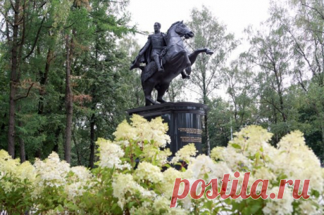 В Москве открыли памятник Симону Боливару. Открытие памятника национальному герою Венесуэлы, выдающемуся государственному деятелю, полководцу и политику Симону Боливару прошло сегодня в Москве.