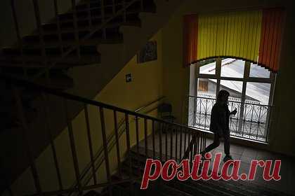 Банда подростков в российском городе поставила детей на «счетчик». Прокуратура Калининского района Новосибирска организовала проверку по сообщениям СМИ о группе «Ашановских» подростков-хулиганов, которые держат в страхе школьников и родителей. Об этом сообщает «Российская газета». Ранее в сети появились публикации, в который отмечалось, что подростки ходят толпой и пристают к детям.