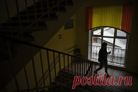 Банда подростков в российском городе поставила детей на «счетчик». Прокуратура Калининского района Новосибирска организовала проверку по сообщениям СМИ о группе «Ашановских» подростков-хулиганов, которые держат в страхе школьников и родителей. Об этом сообщает «Российская газета». Ранее в сети появились публикации, в который отмечалось, что подростки ходят толпой и пристают к детям.