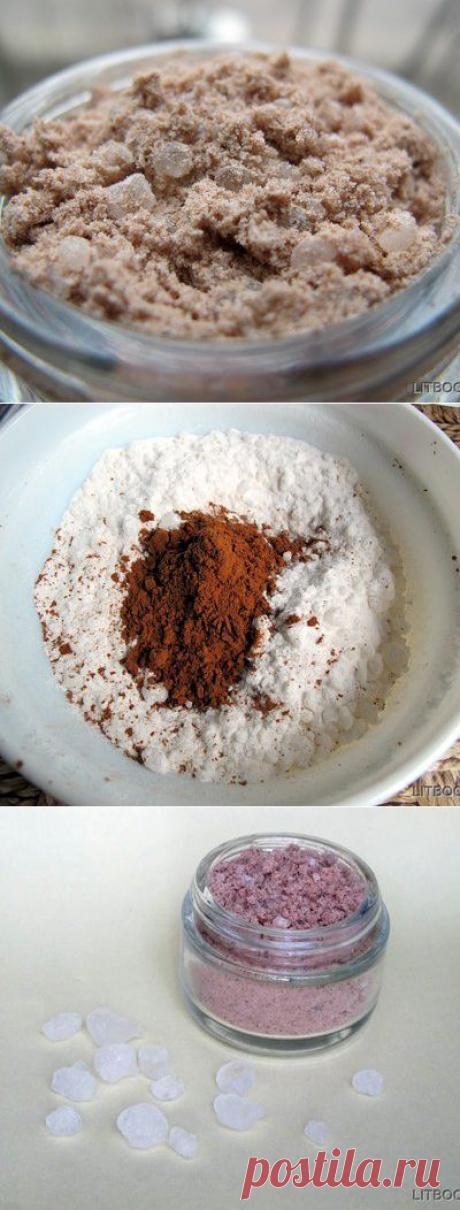 Как сделать смягчающую соль для ванны. Издавна известно, что регулярный прием ванн с морской солью оказывает мощное оздоравливающее и омолаживающее воздействие на организм. Снимается усталость, устраняется стресс, улучшается работа сердца, нормализуется сон, в лучшую сторону изменяется состояние кожи – она становится гладкой, эластичной, упругой. Значительно повысить эффективность приема ванны с морской солью можно при помощи ароматерапии – добавив к ней эфирные масла.