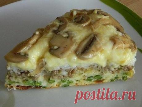 СЛОЕНЫЙ ПИРОГ- ПЕРЕВЕРТЫШ
Очень советую попробовать этот пирог, не пожалеете!!!
Ингредиенты:
Для теста:
3 яйца,
1 ст. кефира,
1-1 1/5 ст. муки (чтоб тесто было как на оладьи),
1 ч.л. соли
1ч.л. соды погасить уксусом или 2 ч.л. разрыхлителя.
Приготовление:
Форму обязательно выстелить бумагой для выпечки, чтобы сыр остался на пироге .
Укладываем слоями:
- шампиньоны консервированные 300 гр.
- тертый сыр 300 гр,
- рис отваренный 1 стакан (можно до полуготовности),
- фарш 300 гр (вместе с луко