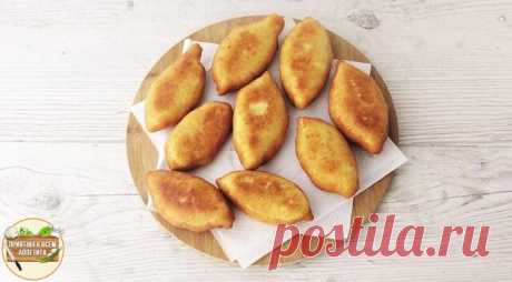 Пирожки с рисом и горбушей
Вкуснейшие жареные пирожки из тонкого творожного теста с начинкой из копченой горбуши с рисом – прекрасное дополнение к субботнему обеду или воскресному чаю. Вы удивитесь, но чтобы приготовить 20 пирожков, вам потребуется меньше часа!

ИНГРЕДИЕНТЫ
Для начинки:
1 стакан вареного риса
4 вареных яйца
300 г горбуши горячего копчения
2 средние луковицы
100 г сливочного масла
свежемолотый черный перец

Для теста:
1,5–2 стакана муки
200 г творога
2 яйца...