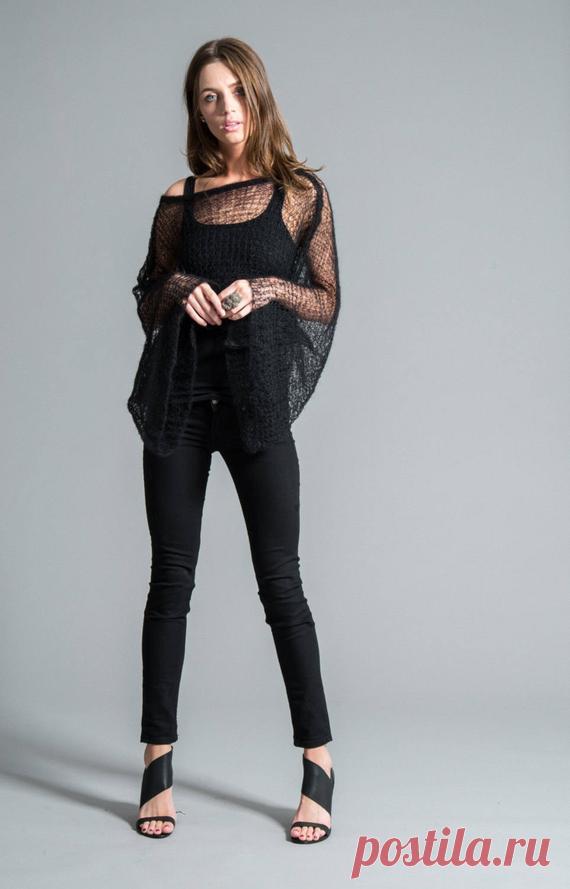 Hand Knit Top / Stylish Cropped Blouse / Black Cropped Top / Long Sleeve Top / Short Cover Up / Sheer Sweater / Marcellamoda - MC0423 A luxe mohair black cropped top to cover up your beautiful cocktail dress or to throw over a tank top for a subtly sexy and unique look. Hand knitted with Italian mohair, its soft and gentle to the skin. GET THE LOOK Sweater: This listing Tank Top: https://etsy.me/2HBgtJY Shoes: Via Spiga  MODEL