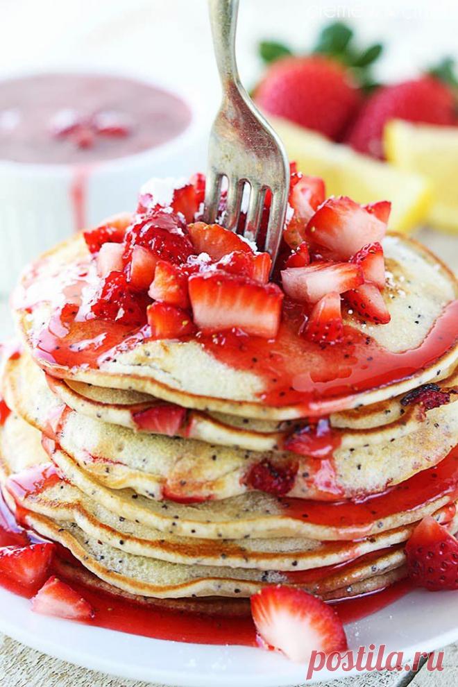 InVkus: Сладкие блины с клубникой, лимонным соком и маковыми зернышками