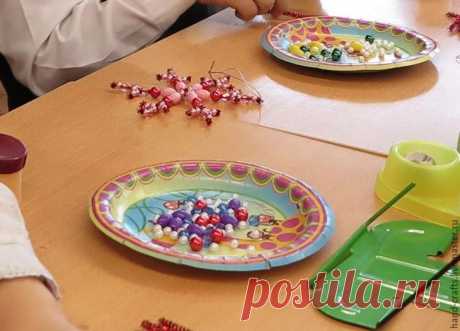 Снежинки из синельной проволоки и бусин