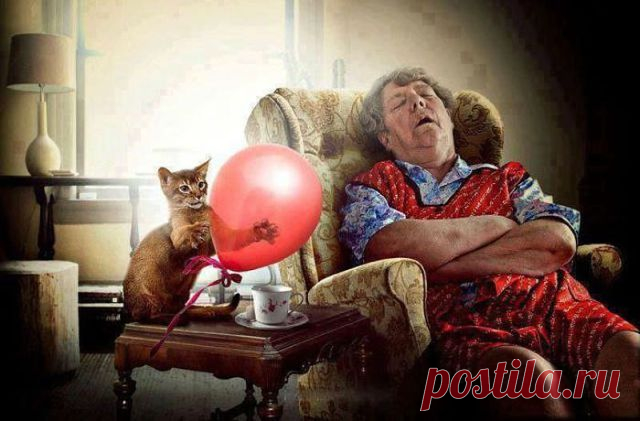 Представьте реакцию бабули на лопнувший шарик !