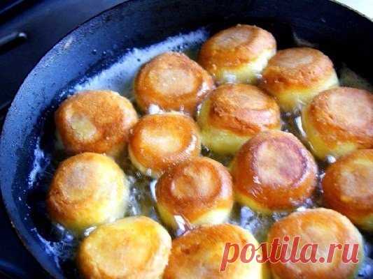 Сырные шарики жареные с чесноком.
