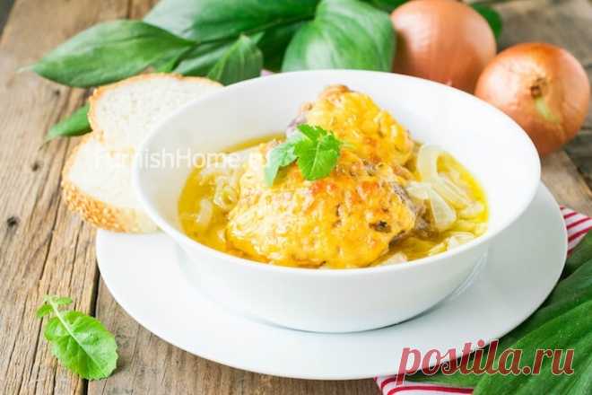 Курица в луковом соусе с твердым сыром