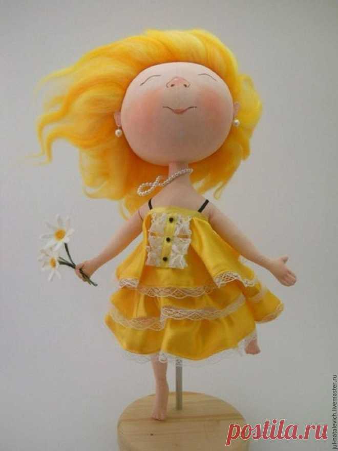 Подставляйте солнышку ладошки,
Собирайте лучики в карман,
А затем, с любовью, понемножку,
Раздавайте близким и друзьям!