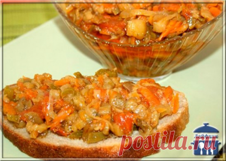 Баклажанная икра (кубанская). 
Мой любимый рецепт. 
Ингредиенты: 
баклажаны-2 кг 
помидоры-около 1 кг(можно банку томатов в соку) 
морковь-500-700 гр 
лук-5 штук 
перец зеленый-5 шт(или красный) 
соль,черный перец,чеснок(по желанию) 
Приготовление: 
баклажаны кубиками, морковь на терке, лук полукольцами, перец длинненькими кусочками, помидоры кубиками; 
овощи нарезаем и каждый в отдельности(