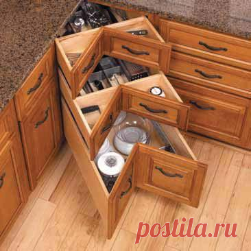 Функциональность - главное, на кухне. Сами знаете, как важно, чтобы всё было под рукой и удобно расположено. А когда нажито много добра, которое никуда не влезает?
Тогда пересмотрите устройство кухонных ящиков!