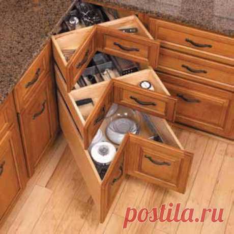 Функциональность - главное, на кухне. Сами знаете, как важно, чтобы всё было под рукой и удобно расположено. А когда нажито много добра, которое никуда не влезает?
Тогда пересмотрите устройство кухонных ящиков!