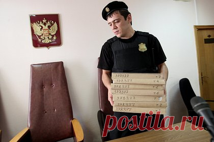 Российские подростки отделались штрафом за избиение полицейских