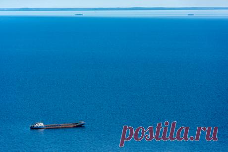 Движение судов в Босфоре остановилось из-за поломки шедшего на Украину сухогруза. Движение судов в проливе Босфор было остановлено из-за поломки сухогруза Briza, шедшего на Украину, сообщило Главное управление береговой охраны Турции. 107-метровое судно бросило якорь в районе Кандилли из-за неисправности. К сухогрузу направились два буксира, усилиями береговой охраны его удалось пришвартовать.