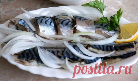 Простой, быстрый и вкусный рецепт малосольной скумбрии 

Слабосоленая скумбрия по данному рецепту будет готова к употреблению через 2-3 часа.