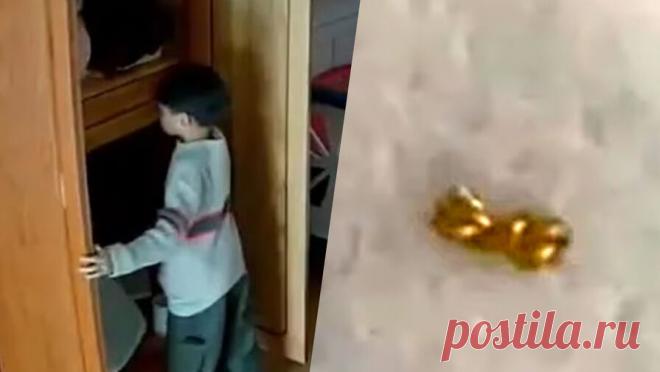 Школьник разгрыз золотое ожерелье матери и раздал кусочки друзьям. Восьмилетний мальчик из провинции Шаньдун оставил мать без дорогого подарка — он сломал ее ожерелье, чтобы подарить друзьям кусочки золота. Об этом сообщает South China Morning Post. По словам матери мальчика, история раскрылась ...