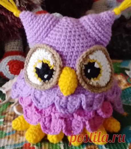 Сова, связанная крючком.