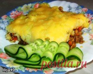 Английский пирог (по рецепту Екатерины Стриженовой из передачи "Смак") - баклажан очищается от шкурки, сырой трётся на тёрке и перемешивается с фаршем всего за 2 - 3 мин. до выключения огня под сковородой. Доходит баклажан уже в духовке.