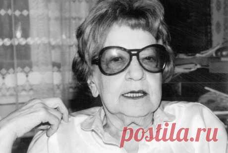 Като Ломб, несмотря на образование химика, была одним из первых синхронных переводчиков в мире и могла бегло переводить на 8 языков, а в целом – понимала и работала с 16. Она сформулировала десять весьма незатейливых, но эффективных правил для изучения иностранного языка. Это будет интересно прочитать каждому, кто осваивает любой иностранный язык: