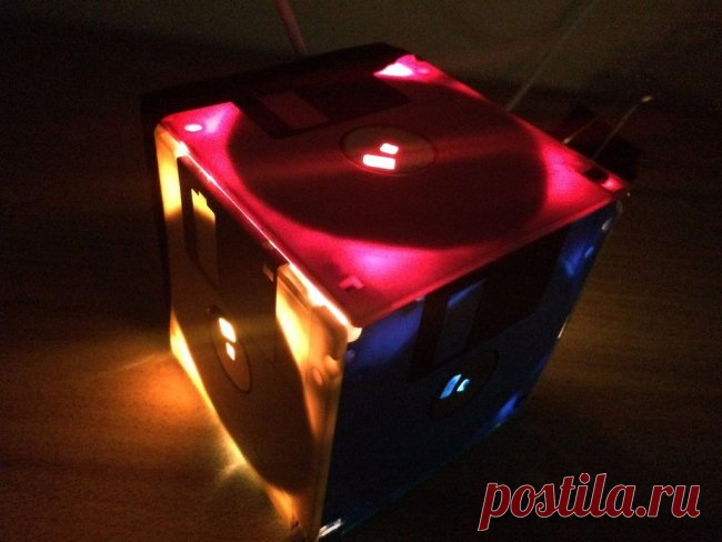 Светильник из дискет