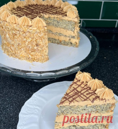 ТОРТ "ПЬЯНАЯ СМАКОВНИЦА" Пышный маковый бисквит, коньячная пропитка и нежный крем из варёной сгущенки. Пропорции хорошие, торт получается не жирный. Коньяк раскрываем вкус торта, обязательно добавьте.
❤Маковый бисквит:
Мука 130г Мак 40г Разрыхлитель 6г Яйца 4шт Соль 2г Сахар 130г Подсолнечное масло без запаха 40г Молоко комнатной тем.20г
❤Крем:
Сливочное масло 82% -200г Вареная сгущёнка густая - 700г
❤Пропитка:
Вода 150г Сгущёнка 50г 2 ч.л коньяка или 2 ст.л бейлиза
❤Грецк...