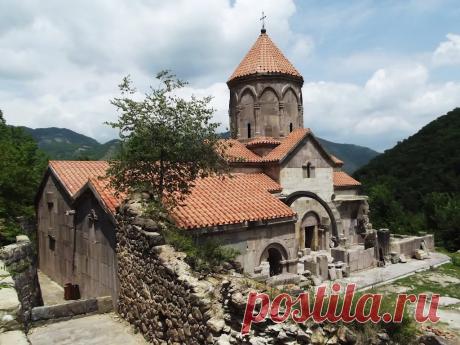 ՄԻՋՆԱԴԱՐՅԱՆ ՀԱՅԱՍՏԱՆԻ ՃԱՐՏԱՐԱՊԵՏՈՒԹՅՈՒՆԸ 
Վահանավանք (միջնադարյան վանական համալիր), Սյունիքի մարզ Монастырь Ваганаванк. Является усыпальницей сюникских царей и князей, Сюникская область
ՍՅՈՒՆԻՔ - ՎԱՀԱՆԱՎԱՆՔ
.