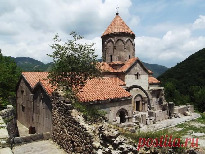 ՄԻՋՆԱԴԱՐՅԱՆ ՀԱՅԱՍՏԱՆԻ ՃԱՐՏԱՐԱՊԵՏՈՒԹՅՈՒՆԸ 
Վահանավանք (միջնադարյան վանական համալիր), Սյունիքի մարզ Монастырь Ваганаванк. Является усыпальницей сюникских царей и князей, Сюникская область
ՍՅՈՒՆԻՔ - ՎԱՀԱՆԱՎԱՆՔ
.