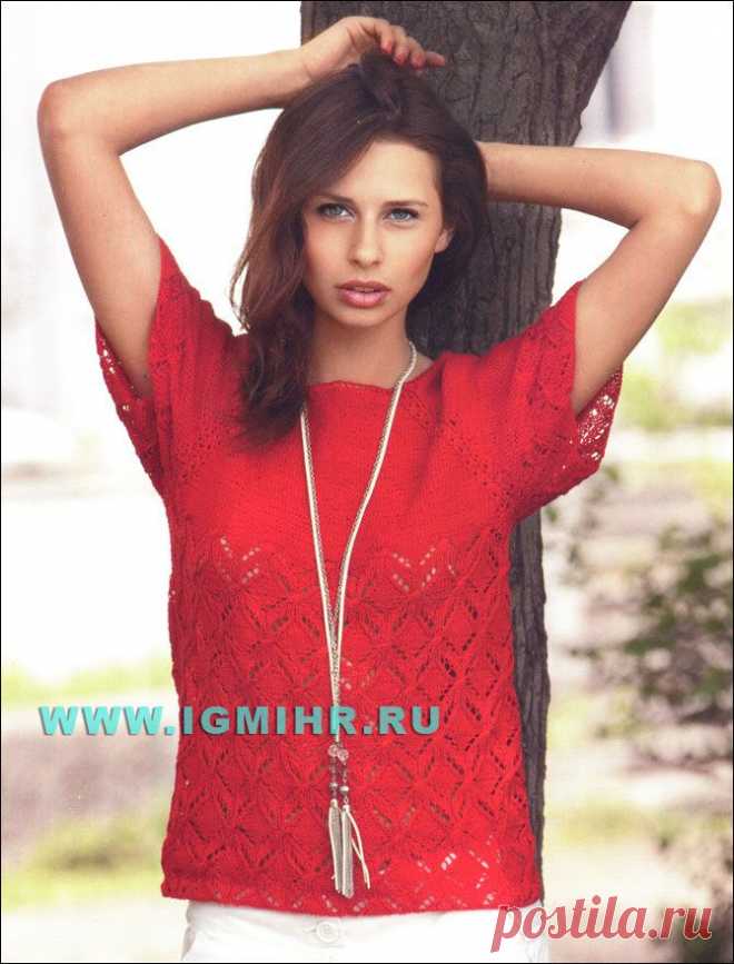Летний пуловер-реглан актуального красного цвета, с ромбами и косами. Спицы