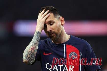 Месси задержали в аэропорту Китая. Аргентинского нападающего Лионеля Месси задержали пограничные службы в аэропорту Китая. Выяснилось, что Месси не сделал визу, из-за чего его остановили сотрудники аэропорта. Аргентинцу пришлось на два часа остаться в аэропорту, чтобы миграционная служба выдала ему специальную срочную визу.