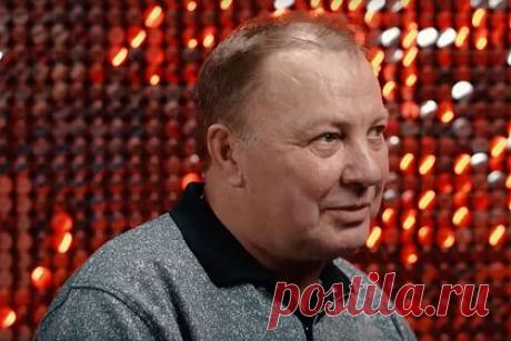 Выигравший миллиард рублей россиянин опроверг свой отъезд из страны. Житель Тюмени Юрий Семенов, который выиграл миллиард рублей в новогоднем розыгрыше «Русского лото», опроверг информацию о своем отъезде из России. Об этом «Ленте.ру» сообщили в пресс-службе «Столото», являющейся пресс-агентом победителей. В пресс-службе лотереи заявили, что покидать страну они не собираются.