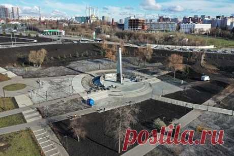 В Уфе открыли стелу «Город трудовой доблести». В Башкортостане состоялась церемония открытия стелы «Уфа – город трудовой доблести». Монумент высотой 20 метров возвели в Кировском районе столицы республики рядом с южным въездом. В церемонии открытия стелы принял участие глава Башкортостана Радий Хабиров.