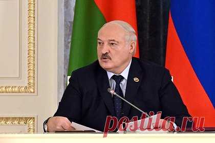 Лукашенко рассказал о просьбе к министрам отложить мины. Президент Белоруссии Александр Лукашенко рассказал, как ранее не позволил уничтожить запасы мин в республике. По его словам, когда-то министры предлагали ему ликвидировать запас мин в стране за их ненадобностью и из-за соответствующих обещаний представителям других государств.