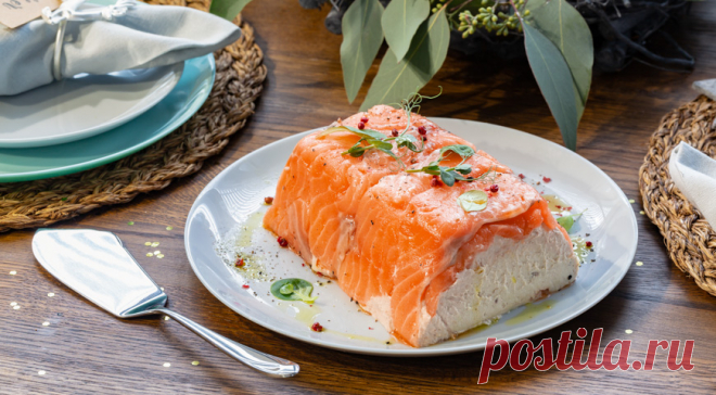 Конечно, это блюдо не на каждый день, но делать его 1-2 раза в год тоже крайне неправильно — слишком оно хорошо и продуманно. В этом террине самое сложное — удержаться и не съесть его раньше 6 часов, положенных для охлаждения.