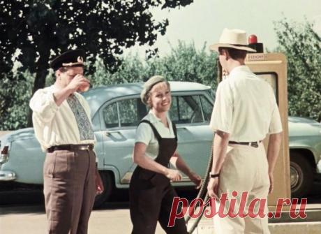 Советский автотрафик 1962 года в фильме "Королева бензоколонки"