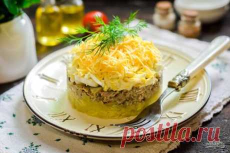10 простых салатов с рыбными консервами - Будет вкусно - Социальная сеть "МТ.RU" Так много вкусных салатов можно приготовить из рыбных консервов! Самый простой, помимо рыбы, содержит также вареный картофель, яйца и соленые огурчики. Заправляем майонезом и наслаждаемся сытным салатом с нежнейшим вкусом. А где еще всеми любимая "Мимоза", салат с печенью трески, красивейший салат Подписывайтесь, читайте, комментируйте, ставьте лайки