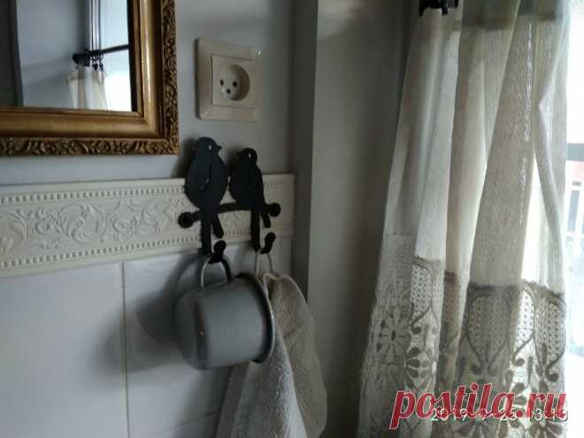 Как вы с этим живете? Моя ванная в стиле кантри | Дом с огородом в пригороде | Яндекс Дзен
Сегодня начинаю рассказ о своем доме. Точнее об интерьерах – я люблю кантри-стиль, потому сделала дом с его элементами.