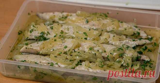 Маринованная скумбрия с луком в вине Маринованная скумбрия с луком в вине - пошаговый кулинарный рецепт приготовления с фото, шаг за шагом.