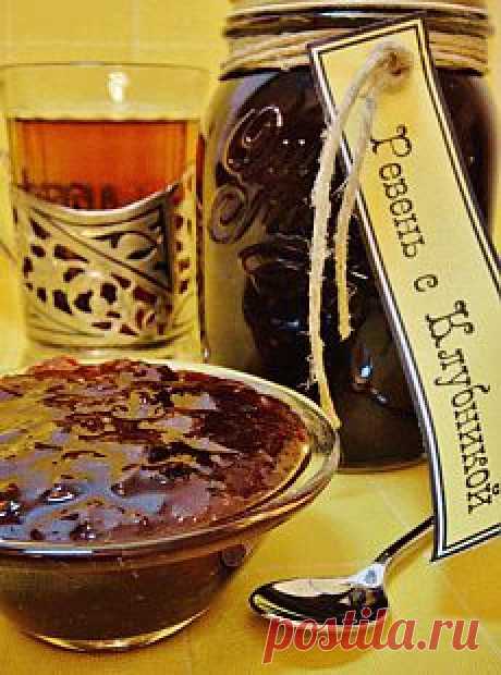 Варенье из ревеня и клубники &quot;На верхней полке буфета&quot;.
