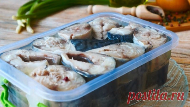 Малосольная скумбрия в масле: роскошный рецепт для любителей рыбы Простой рецепт, но зато на столе такая рыбка съедается всегда первой!