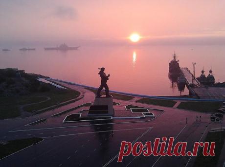 Площадь Мужества