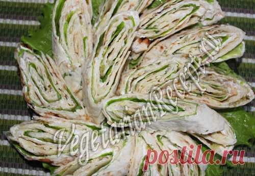 Рулеты из лаваша на скорую руку - рецепт с фото