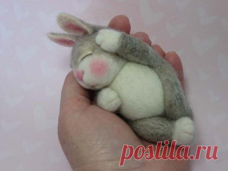 Naked BUNNY Class Needle Felted in PDF files By Barby Anderson (Kits available and sold separately)