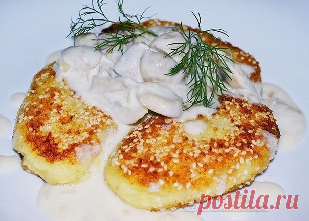 КАРТОФЕЛЬНЫЕ КОТЛЕТЫ С ГРИБНЫМ СОУСОМ.