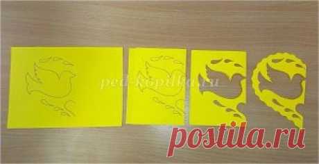 ОТКРЫТКИ, ВЫТЫНАНКИ - ШАБЛОНЫ И СХЕМЫ, ПОДЕЛКИ ИЗ БУМАГИ СВОИМИ РУКАМИ
Для работы нам понадобится: 
- цветная двухсторонняя бумага; 
- цветной двухсторонний картон; 
- клей – карандаш; 
- ножницы с волнистыми лезвиями; 
- ножницы обычные и маникюрные. 
Процесс изготовления: 
В интернете найти простые, доступные для вырезания детьми схемы вытынанок с изображением различных вариантов сердечек – в