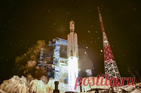 Второй испытательный пуск тяжелой "Ангары" - Наука и техника - медиаплатформа МирТесен Тяжелая «Ангара» успешно полетела во второй раз, и вывела вторую болванку на геостационарную орбиту, и это хорошо. Это значит, что Россия остается в «высшей ракетной лиге» стран, которым доступна эта орбита. Если б не «Ангара», то с окончанием ракет «Протон» мы бы лишились такой возможности. Старт