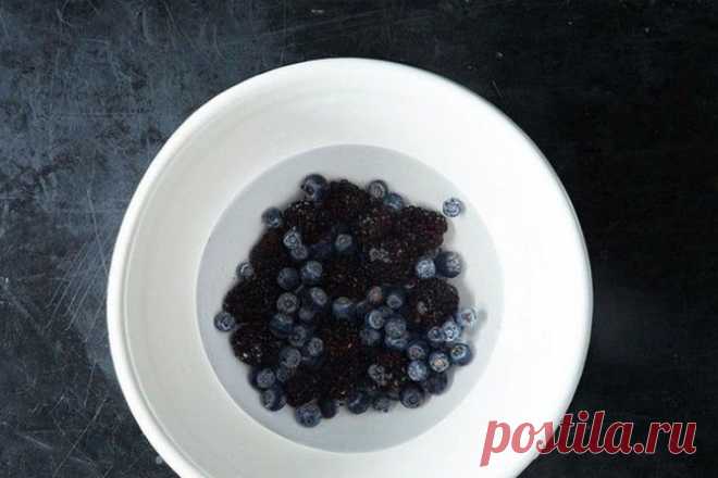 Смочи свежие ягоды в слабом уксусном растворе
кухонные лайфхаки, советы для кухни
Чтобы они не заплесневели.