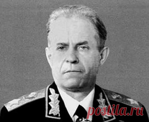 Гибель маршала Ахромеева: какие остались вопросы 24 августа 1991 года ушёл из жизни советский маршал Сергей Ахромеев, одни из самых выдающихся военачальников позднего СССР. По официальной версии, находясь в депрессии из-за политических событий, он покончил жизнь самоубийством в своём кабинете в Кремле. Однако с этим согласны далеко не все исследователи, которые указывают на несостыковки в деле.