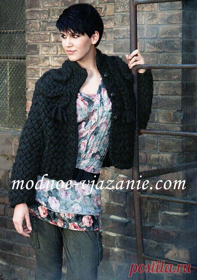 Короткий жакет плетеным узором